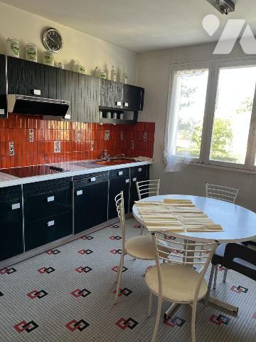 ST-HERBLAIN, Bouvardière. Maison Nantaise de 1967 à rénover sur 359 m² de terrain. Libre à la vente