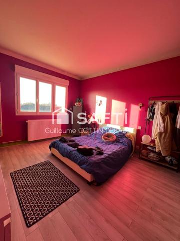 Maison rénovée 242 m²  Terrain 2 254 m²  Piscine