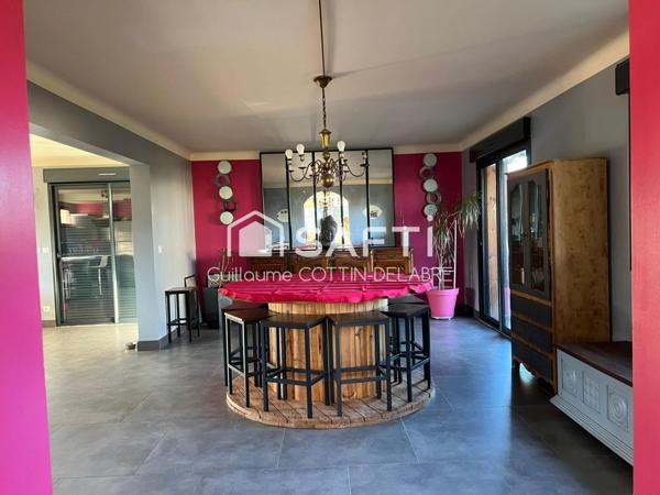 Maison rénovée 242 m²  Terrain 2 254 m²  Piscine