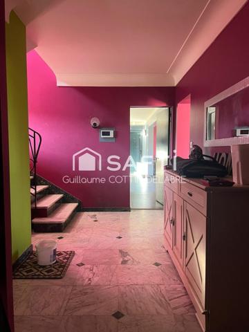 Maison rénovée 242 m²  Terrain 2 254 m²  Piscine