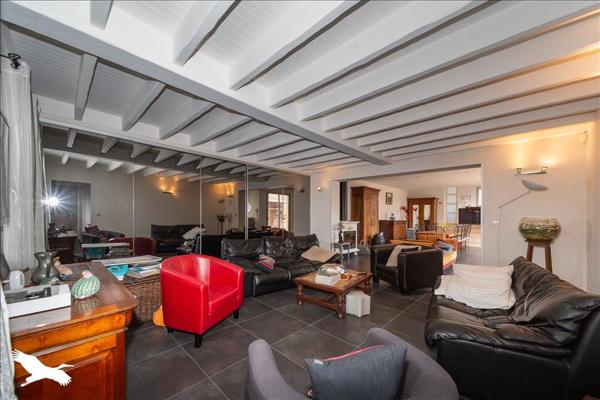 Maison à vendre |  Laruscade |  6 pièces | 278 m²