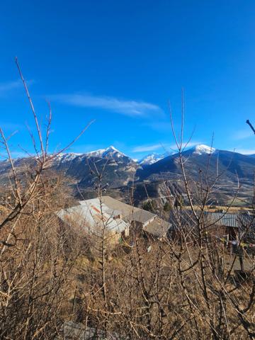 Dpt Hautes Alpes (05), à vendre CHATEAUROUX maison/grange d'environ 250 m2 à rénover entiérement avec grange,garage et un beau terrain de presque 9000 m2