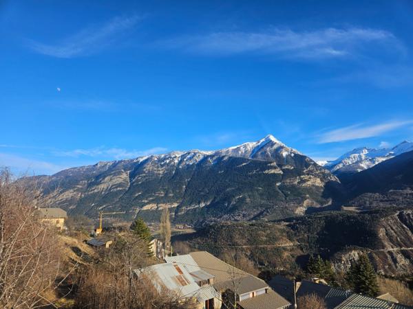 Dpt Hautes Alpes (05), à vendre CHATEAUROUX maison/grange d'environ 250 m2 à rénover entiérement avec grange,garage et un beau terrain de presque 9000 m2