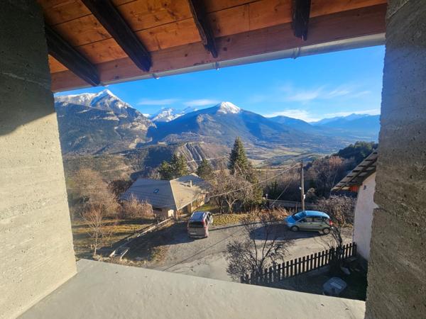 Dpt Hautes Alpes (05), à vendre CHATEAUROUX maison/grange d'environ 250 m2 à rénover entiérement avec grange,garage et un beau terrain de presque 9000 m2