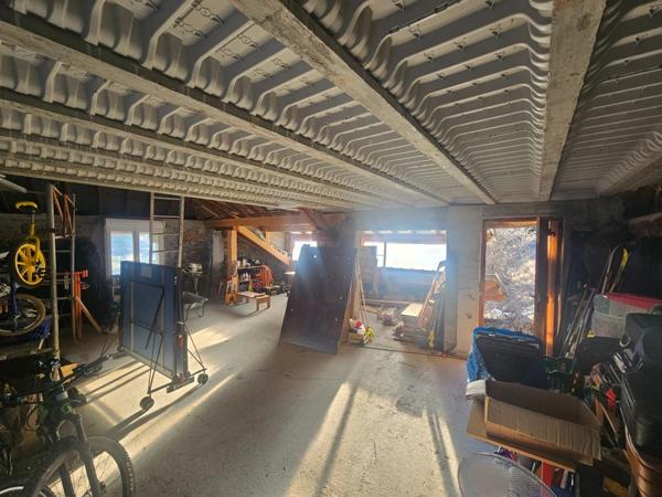 Dpt Hautes Alpes (05), à vendre CHATEAUROUX maison/grange d'environ 250 m2 à rénover entiérement avec grange,garage et un beau terrain de presque 9000 m2