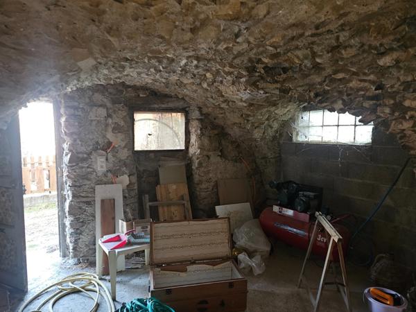 Dpt Hautes Alpes (05), à vendre CHATEAUROUX maison/grange d'environ 250 m2 à rénover entiérement avec grange,garage et un beau terrain de presque 9000 m2