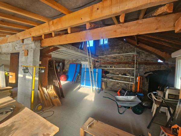 Dpt Hautes Alpes (05), à vendre CHATEAUROUX maison/grange d'environ 250 m2 à rénover entiérement avec grange,garage et un beau terrain de presque 9000 m2