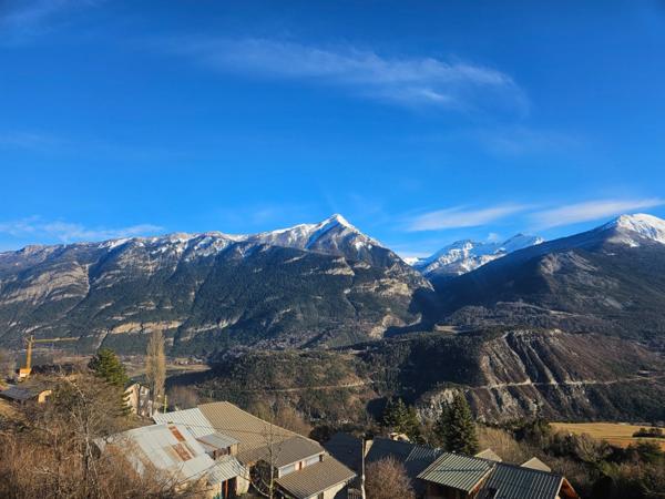 Dpt Hautes Alpes (05), à vendre CHATEAUROUX maison/grange d'environ 250 m2 à rénover entiérement avec grange,garage et un beau terrain de presque 9000 m2