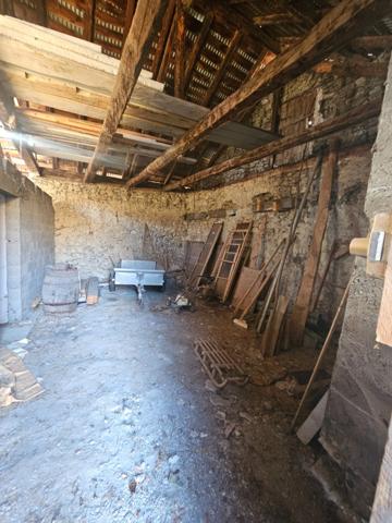 Dpt Hautes Alpes (05), à vendre CHATEAUROUX maison/grange d'environ 250 m2 à rénover entiérement avec grange,garage et un beau terrain de presque 9000 m2