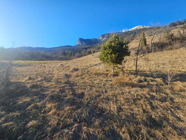 Dpt Hautes Alpes (05), à vendre CHATEAUROUX maison/grange d'environ 250 m2 à rénover entiérement avec grange,garage et un beau terrain de presque 9000 m2