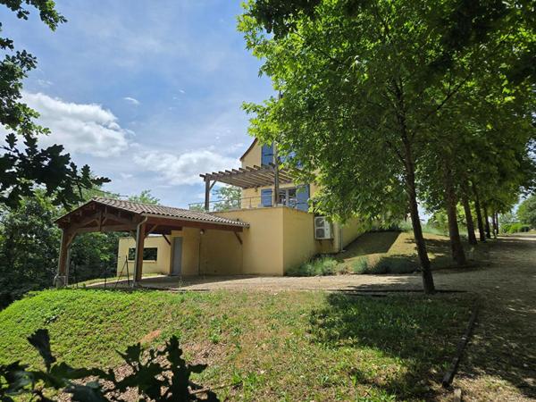 Villa moderne et confortable avec piscine, en bordure d'un golf