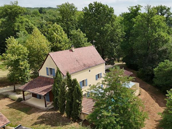 Villa moderne et confortable avec piscine, en bordure d'un golf