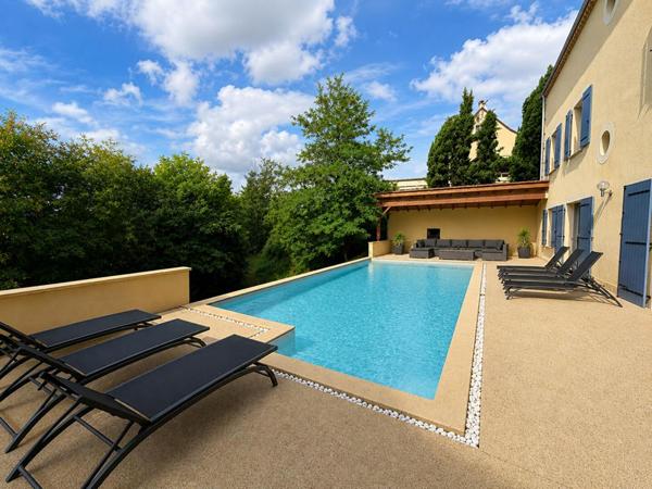 Villa moderne et confortable avec piscine, en bordure d'un golf