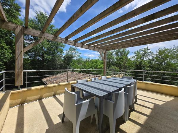 Villa moderne et confortable avec piscine, en bordure d'un golf
