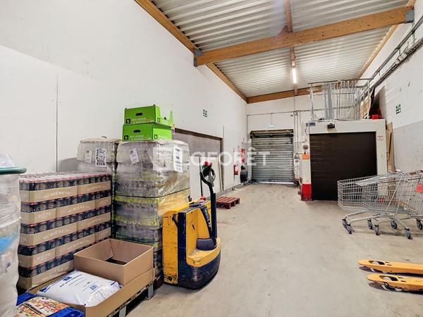 Location local commercial Vitry-le-François - 791 m² - 3 900 €/mois