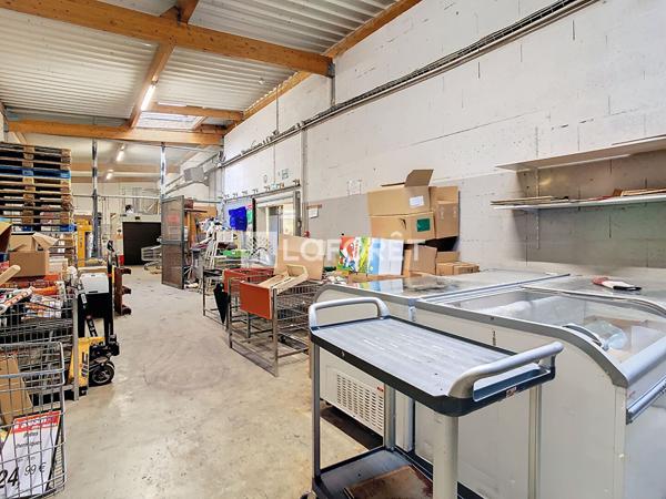 Location local commercial Vitry-le-François - 791 m² - 3 900 €/mois