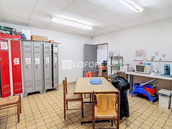 Location local commercial Vitry-le-François - 791 m² - 3 900 €/mois