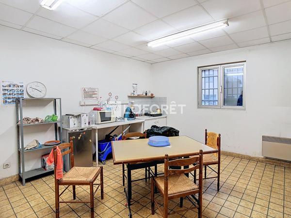 Location local commercial Vitry-le-François - 791 m² - 3 900 €/mois