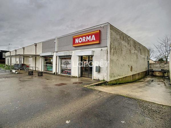 Location local commercial Vitry-le-François - 791 m² - 3 900 €/mois