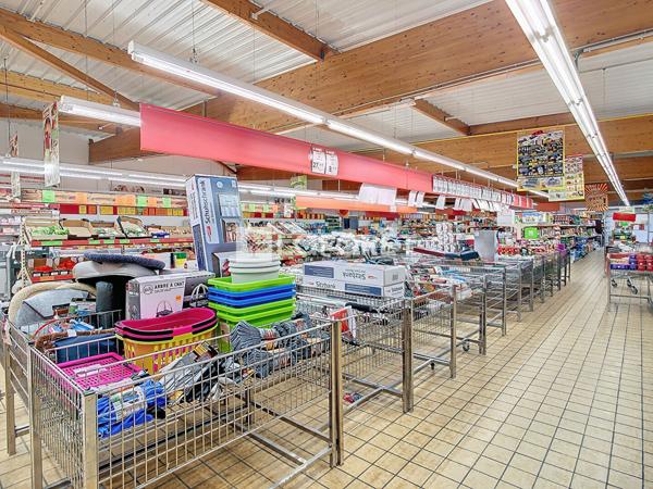 Location local commercial Vitry-le-François - 791 m² - 3 900 €/mois