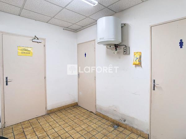 Location local commercial Vitry-le-François - 791 m² - 3 900 €/mois