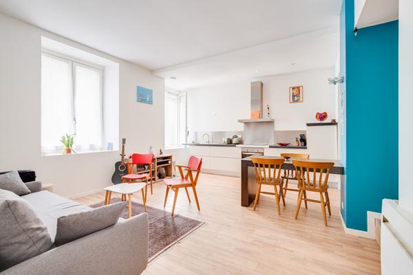 A VENDRE EN IMPASSE NANTES SAINT-CLEMENT SPACIEUX TYPE 2 RENOVE
