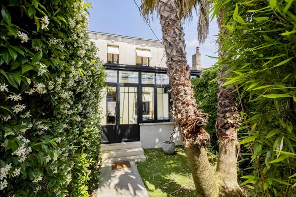 ARCHITECTURE BORDELAISE VALORISÉE- 2018 - Maison en pierre surélevée avec garage et dépendance - Le bouscat