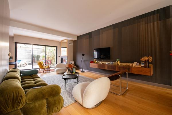 ARCHITECTURE BORDELAISE VALORISÉE- 2018 - Maison en pierre surélevée avec garage et dépendance - Le bouscat