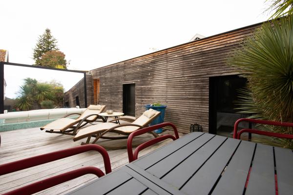 ARCHITECTURE BORDELAISE VALORISÉE- 2018 - Maison en pierre surélevée avec garage et dépendance - Le bouscat