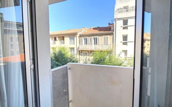 Appartement à louer    2 pièces • 27 m2 Marseille 5