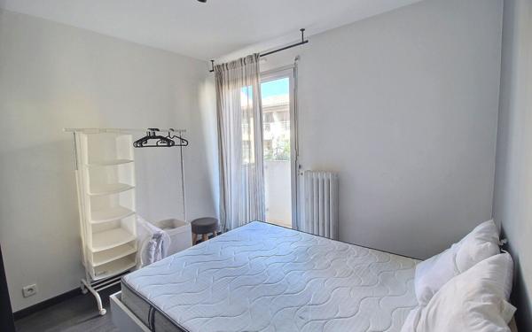 Appartement à louer    2 pièces • 27 m2 Marseille 5