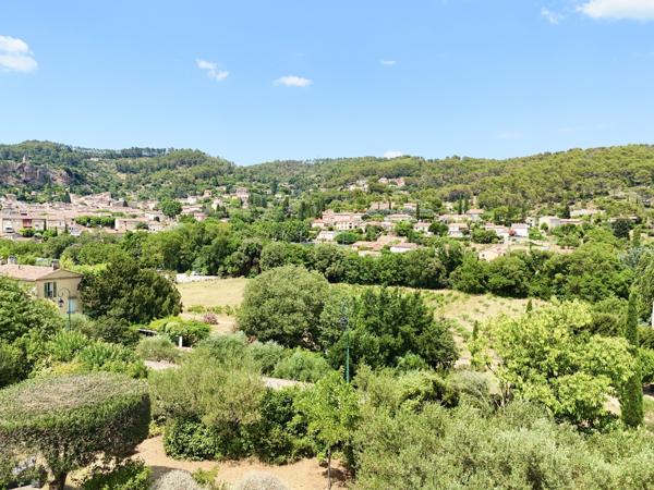 Cotignac: maison T5 de 165m2 sur terrain 1500m2