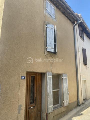Je vous propose cette maison d’environ 130 m² habitables, située dans un secteur calme de Laure-Minervois.

Au rez-de-chaussée, vous découvrirez un espace de vie agréable composé d’un salon/salle à manger avec cheminée, d’une cuisine, ainsi que d’un WC indépendant.

À l’étage, la maison dispose de 3 chambres, dont une avec sa salle de bain privative, offrant confort et intimité. Une autre pièce pouvant faire office d'un bureau ou d'une  4-ème chambre .

✅ Maison habitable en l’état
🔨 Des travaux sont à prévoir afin de la moderniser et de révéler tout son potentiel
🌿 Environnement calme
💶 Taxe foncière faible

Une belle opportunité pour une famille ou un projet de rénovation, dans un village agréable du Minervois.

📞 Contactez-moi pour plus d’informations ou pour organiser une visite.