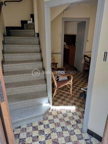 Je vous propose cette maison d’environ 130 m² habitables, située dans un secteur calme de Laure-Minervois.

Au rez-de-chaussée, vous découvrirez un espace de vie agréable composé d’un salon/salle à manger avec cheminée, d’une cuisine, ainsi que d’un WC indépendant.

À l’étage, la maison dispose de 3 chambres, dont une avec sa salle de bain privative, offrant confort et intimité. Une autre pièce pouvant faire office d'un bureau ou d'une  4-ème chambre .

✅ Maison habitable en l’état
🔨 Des travaux sont à prévoir afin de la moderniser et de révéler tout son potentiel
🌿 Environnement calme
💶 Taxe foncière faible

Une belle opportunité pour une famille ou un projet de rénovation, dans un village agréable du Minervois.

📞 Contactez-moi pour plus d’informations ou pour organiser une visite.