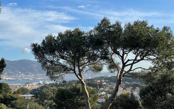 Appartement à vendre    3 pièces • 70 m2 La Seyne-sur-Mer