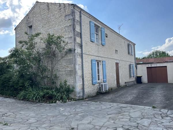 Maison à vendre |                                       Saint-Xandre |                                        9 pièces  |  204 m²