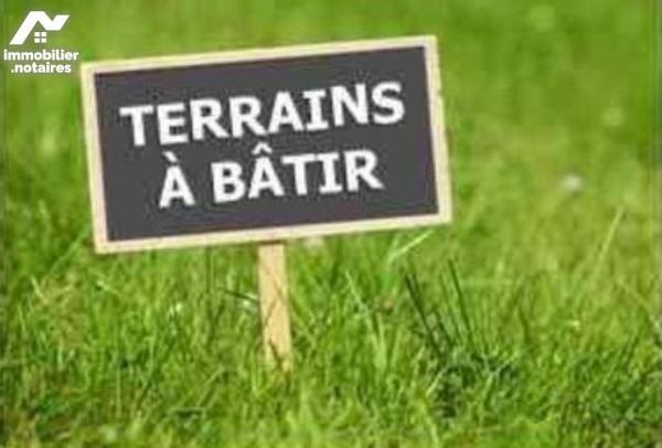 Terrain à bâtir viabilisable.