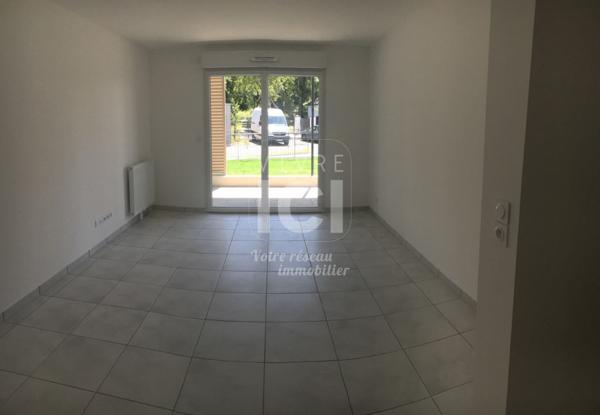 Appartement T2 de 43.13m² avec terrasse + stationnement - Centre ville TREILLIERES