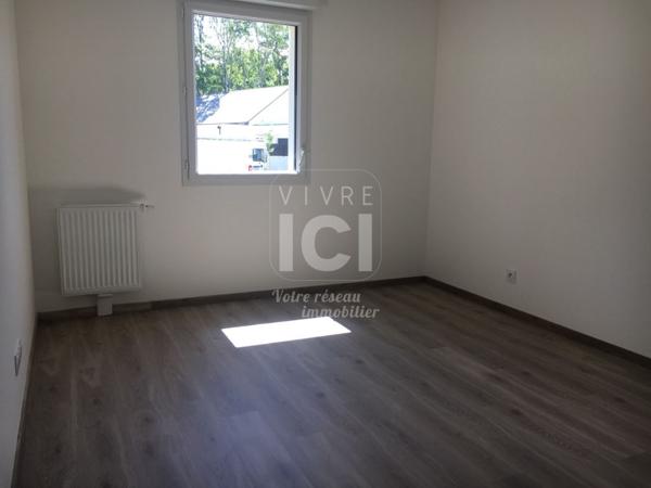 Appartement T2 de 43.13m² avec terrasse + stationnement - Centre ville TREILLIERES