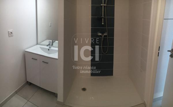 Appartement T2 de 43.13m² avec terrasse + stationnement - Centre ville TREILLIERES