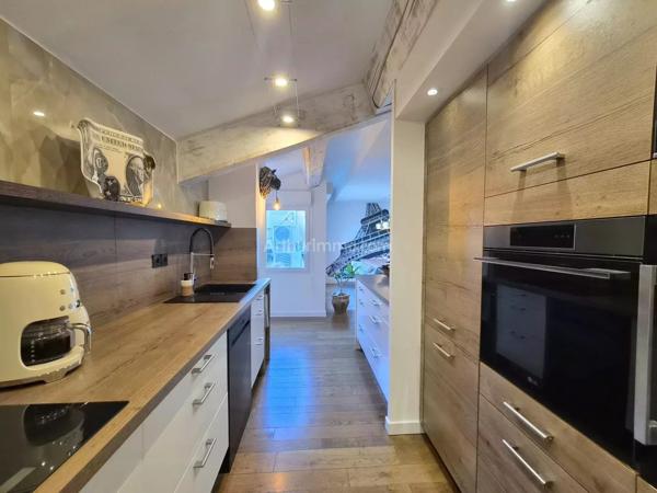 Vente                                                      Appartement
                        
                     5 pièces                      122 m2                     à Draguignan