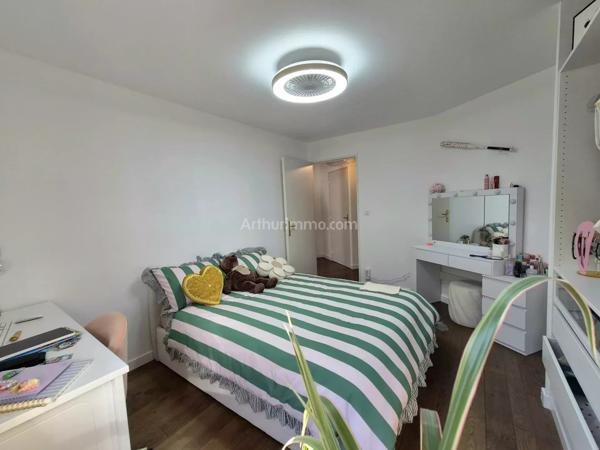 Vente                                                      Appartement
                        
                     5 pièces                      122 m2                     à Draguignan