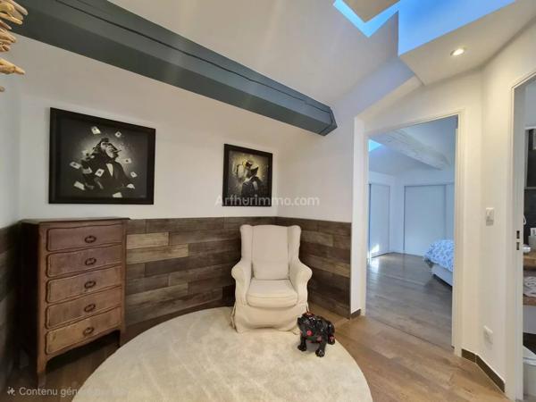Vente                                                      Appartement
                        
                     5 pièces                      122 m2                     à Draguignan