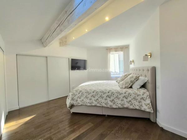 Vente                                                      Appartement
                        
                     5 pièces                      122 m2                     à Draguignan