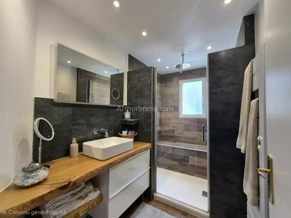 Vente                                                      Appartement
                        
                     5 pièces                      122 m2                     à Draguignan