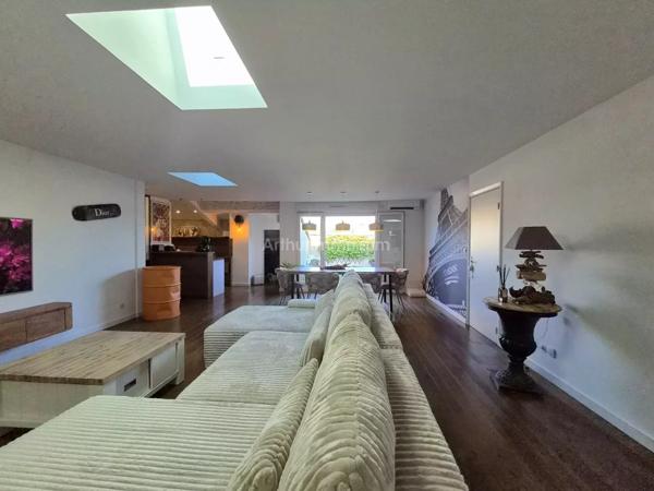Vente                                                      Appartement
                        
                     5 pièces                      122 m2                     à Draguignan