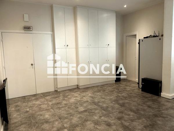 À vendre Local commercial 69.63 m² - Versailles 78000