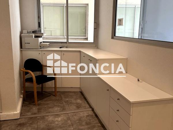 À vendre Local commercial 69.63 m² - Versailles 78000