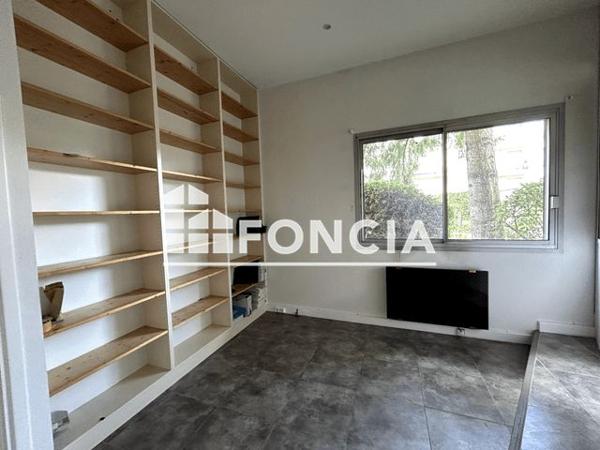 À vendre Local commercial 69.63 m² - Versailles 78000