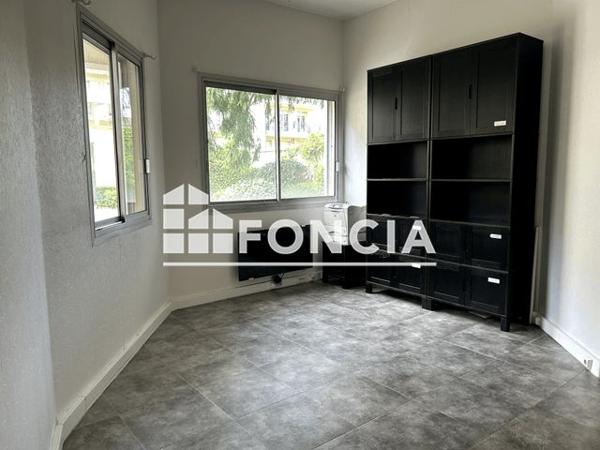 À vendre Local commercial 69.63 m² - Versailles 78000